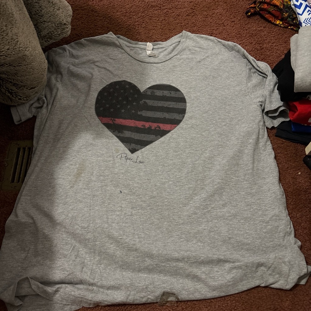 Gray Heart Graphic T-Shirt